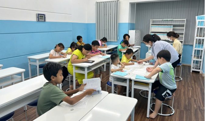 Học viên tại trung tâm Kumon Lê Văn Việt