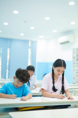 Học viên học tại trung tâm Kumon Him Lam D4