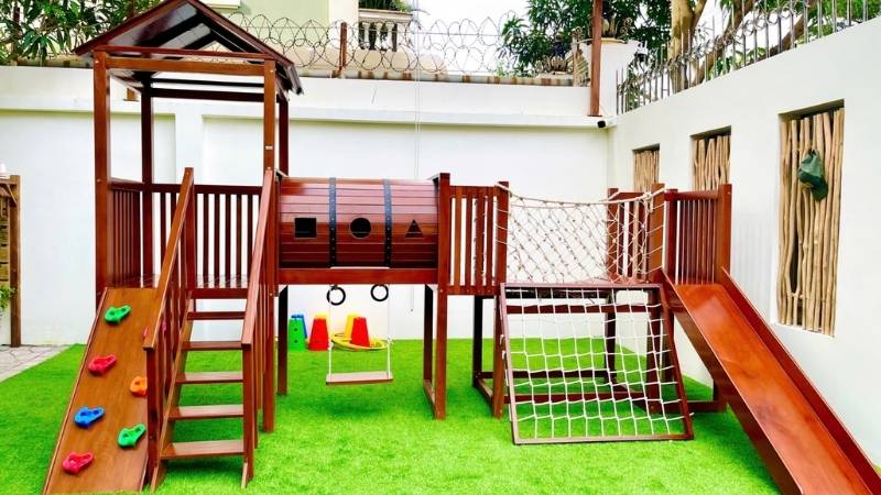 Khu Vực Sân Chơi Ngoài Trời